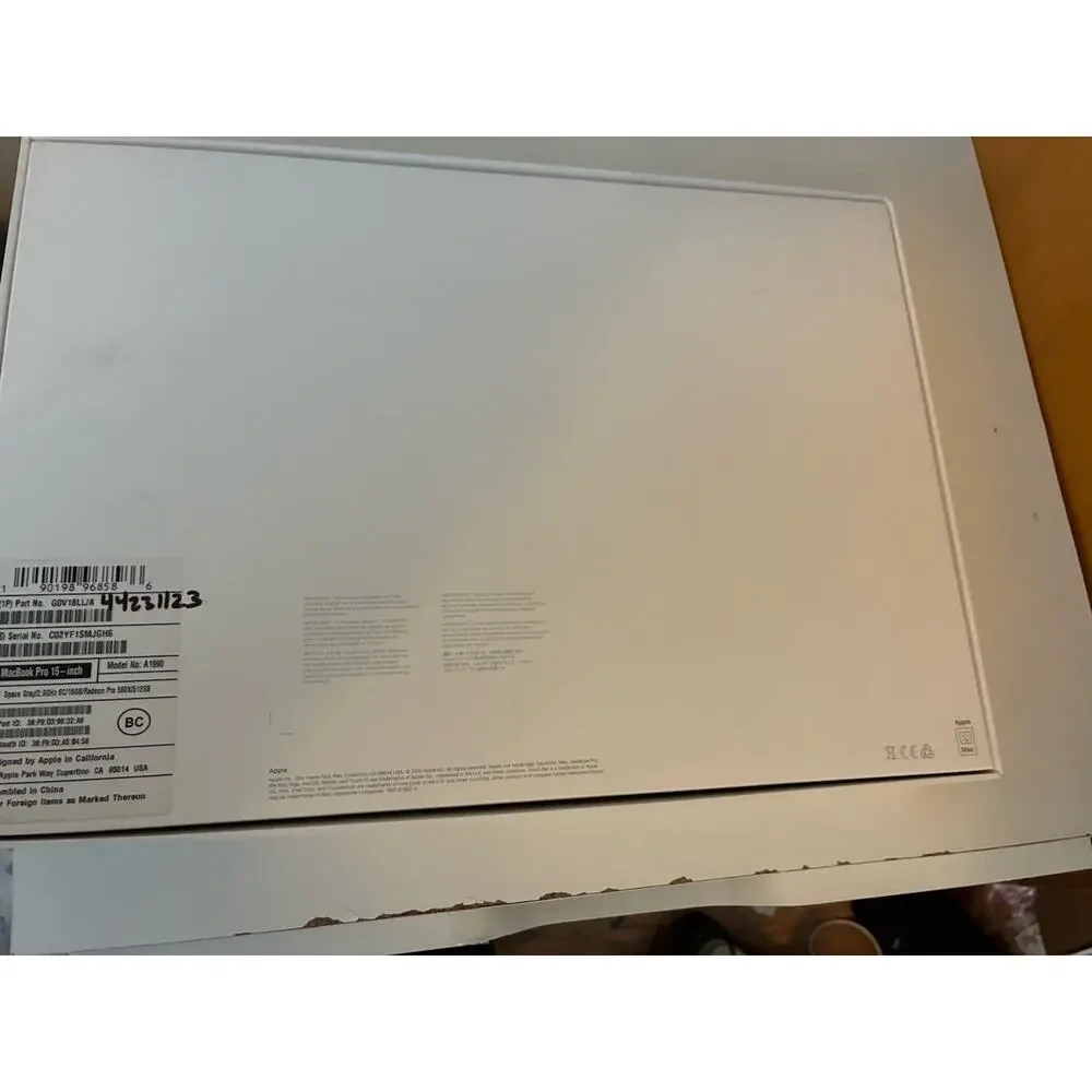 Apple MacBook Pro 16 Inch Core i9 16GB 500 Go Gray + Win 10 USB + Win 11 DVD